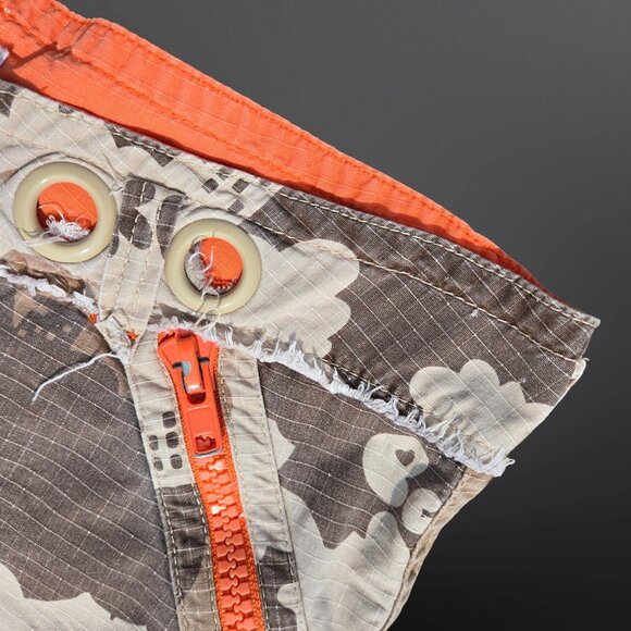 Y2K Ecko Red Camouflage Cargo Shorts With Zippers Size 7 Brown Orange Utility - Picture 4 of 9